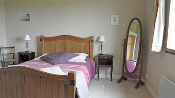 4 slaapkamers, een strijkplank/strijkijzer, wifi, beddengoed