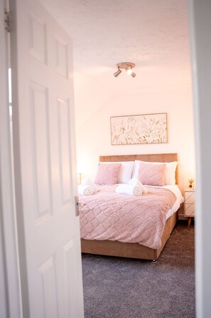 3 chambres, fer et planche à repasser, Wi-Fi gratuit, draps fournis