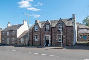 Exterior - Willoughby Cottage - Rustic Retreat in Crieff (Muthill)
