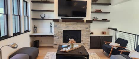 TV, fireplace