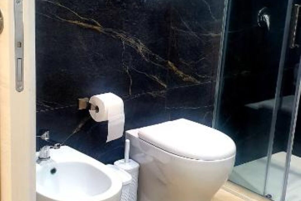 Doccia, asciugacapelli, bidet, asciugamani