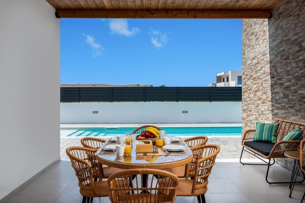 Outdoor dining - Villa Salty Sun 5 - Two Bedroom Villa, Sleeps 4 (Kremasti)