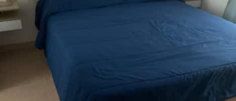 2 bedrooms, iron/ironing board, bed sheets