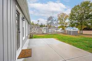 Talo, useita sänkyjä, patio, näköala puutarhaan (The Gathering House) | Näkymä huoneesta