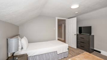 Huis, meerdere bedden, patio, uitzicht op tuin (The Gathering House) | 3 slaapkamers, individueel gedecoreerd, individueel gemeubileerd