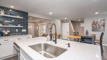 Ferienhaus, Mehrere Betten, Terrasse, Gartenblick (The Gathering House) | Eigene Küche