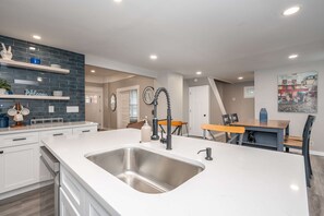 Ferienhaus, Mehrere Betten, Terrasse, Gartenblick (The Gathering House) | Eigene Küche