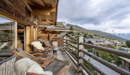 Property grounds. MONTCLAIR HOME - Four Bedroom Apartment, Sleeps 8