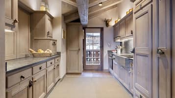 Fridge, oven, dishwasher