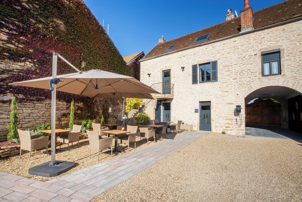 المنشأة من الخارج