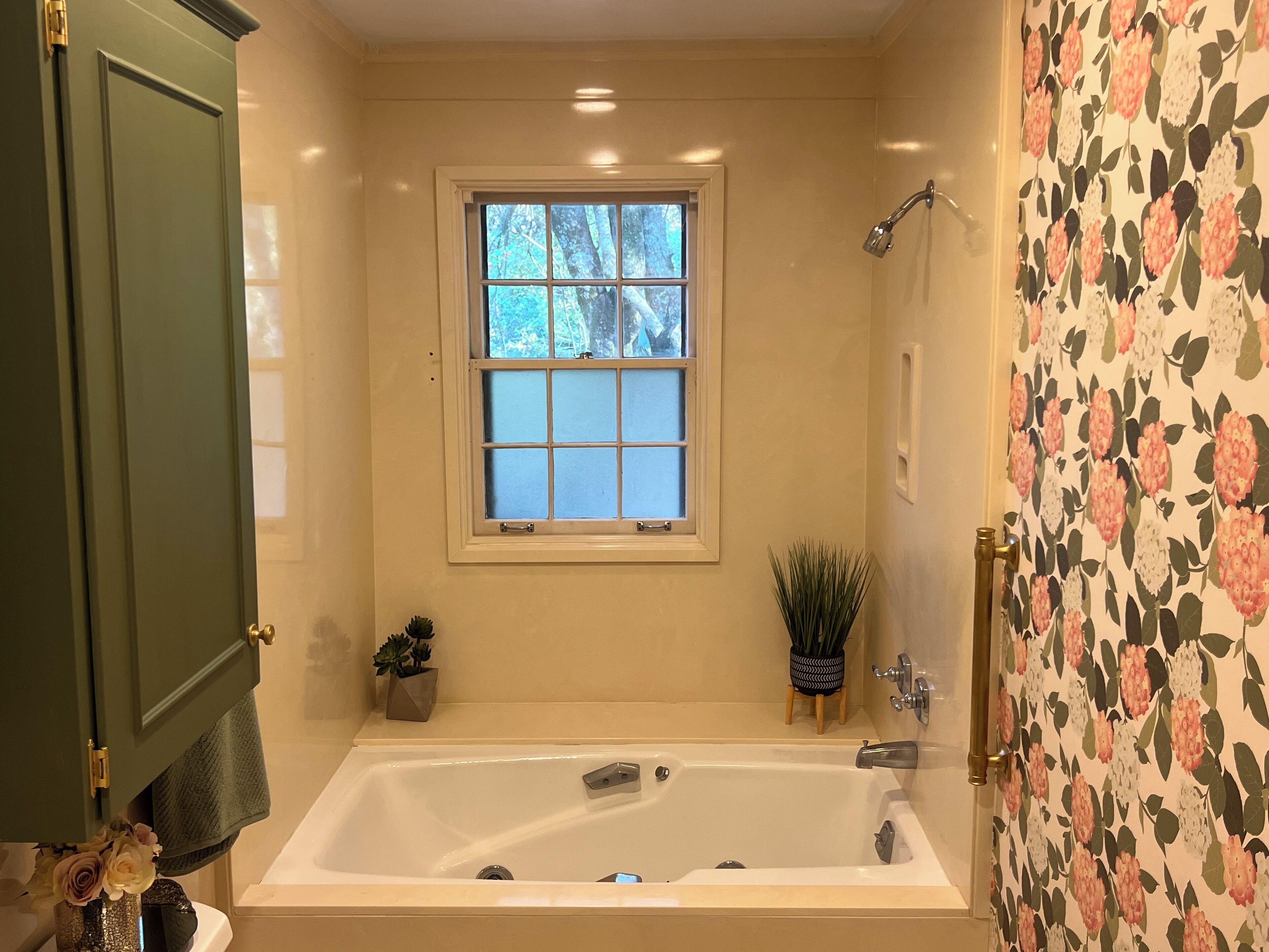 Jetted bath, hair dryer, towels, soap
