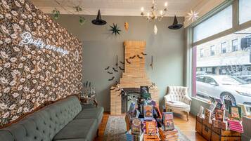 House, Multiple Beds, Patio, Garden View (The Washington Cottage) | Interior