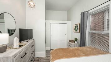 Casa, varias camas, patio, vista al jardín (The Washington Cottage) | 3 habitaciones, decoración personalizada y muebles diferentes