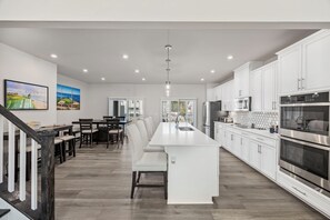 Dining - Golfer's Paradise - 5-bedroom luxe townhome with golf simulator & pool (North Myrtle Beach)