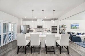 Interior - Golfer's Paradise - 5-bedroom luxe townhome with golf simulator & pool (North Myrtle Beach)