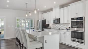 冰箱、微波炉、烤箱、炉灶