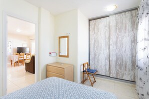 Bügeleisen/Bügelbrett, WLAN, Bettwäsche