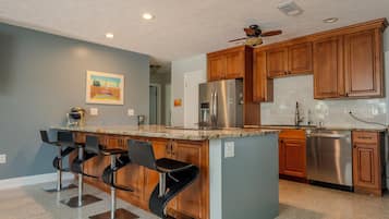 House, 3 Bedrooms, Garden View | Private kitchen