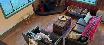 1950's themed cute and cozy cabin in Old Station.