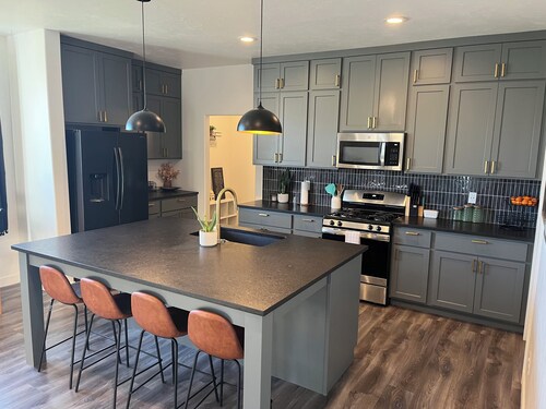 Phenomenal 3-bedroom townhome close to mountains in peaceful American Fork