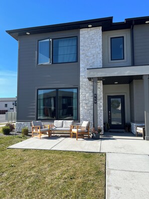 Exterior - Phenomenal 3-bedroom townhome close to mountains in peaceful American Fork (Highland)