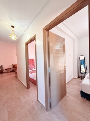 Iron/ironing board, WiFi, bed sheets - Charming 2-bedroom apartment with AC in vibrant Marrakesh (Marrakesh)