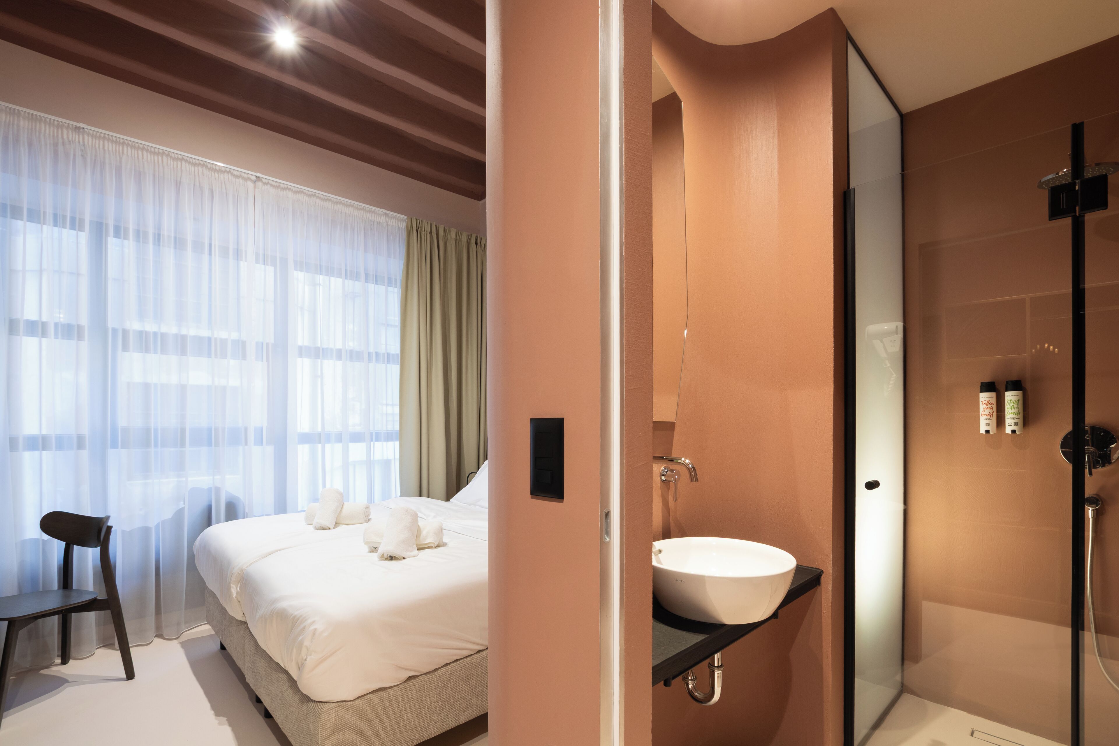 Dobbelt- eller tomannsrom – standard, byutsikt | Safe på rommet og wi-fi (inkludert)