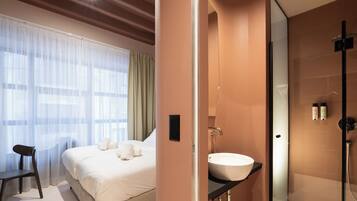 In-room safe, free WiFi