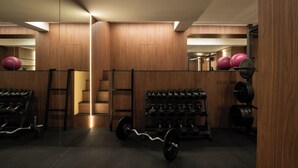 A gym with weight racks, dumbbells, and exercise balls. - Boutique Hotel OPERA (Rijeka)