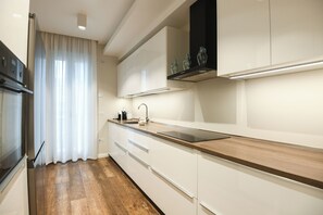 Kühlschrank, Ofen, Herdplatte, Geschirrspüler