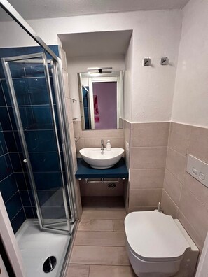 Shower, hair dryer, bidet, towels - Coral Apartment (La Maddalena)