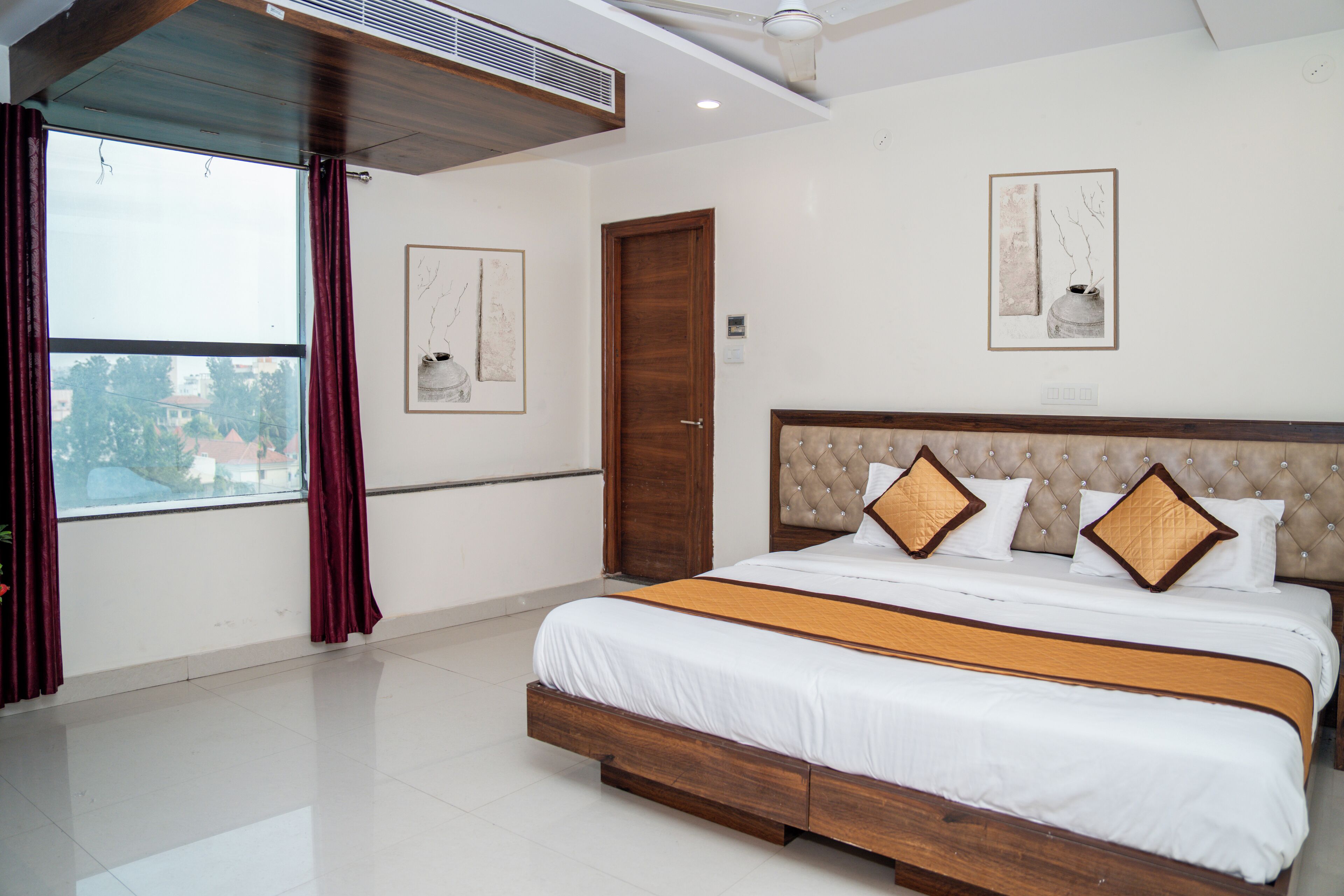 Superior Double Room | Soundproofing, iron/ironing board