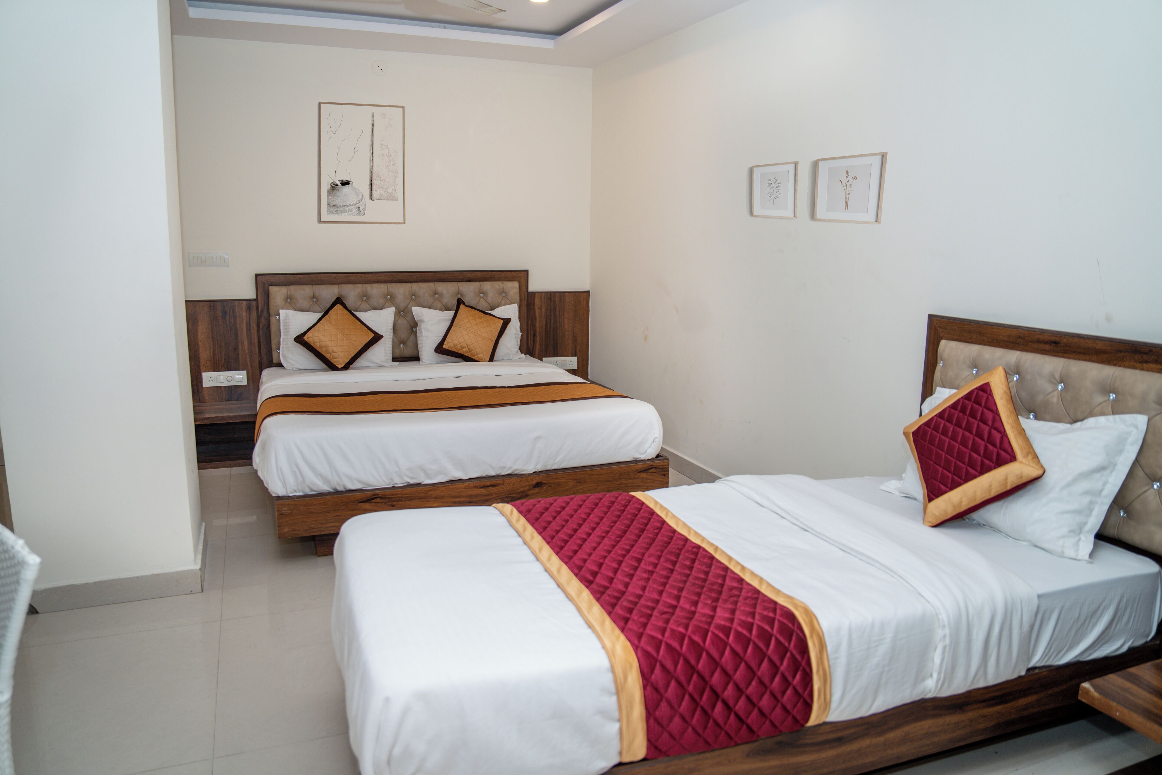 Sistema de insonorización y tabla de planchar con plancha 