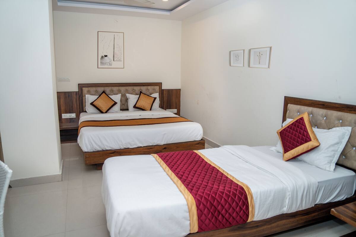 Quadruple Room | Soundproofing, iron/ironing board