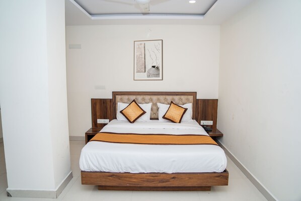 تجهيزات عازلة للصوت ومكواة/لوح كي