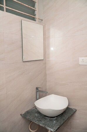 Deluxe Double Room | Bathroom