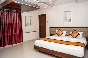 Superior Double Room | Soundproofing, iron/ironing board