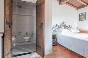 Hair dryer, towels, soap, toilet paper - Two-room apartment Ponte Vecchio (Firenze)
