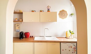 Interior - the mirrorbubble: your sunny & dreamy 5th-floor retreat (Shkodër)