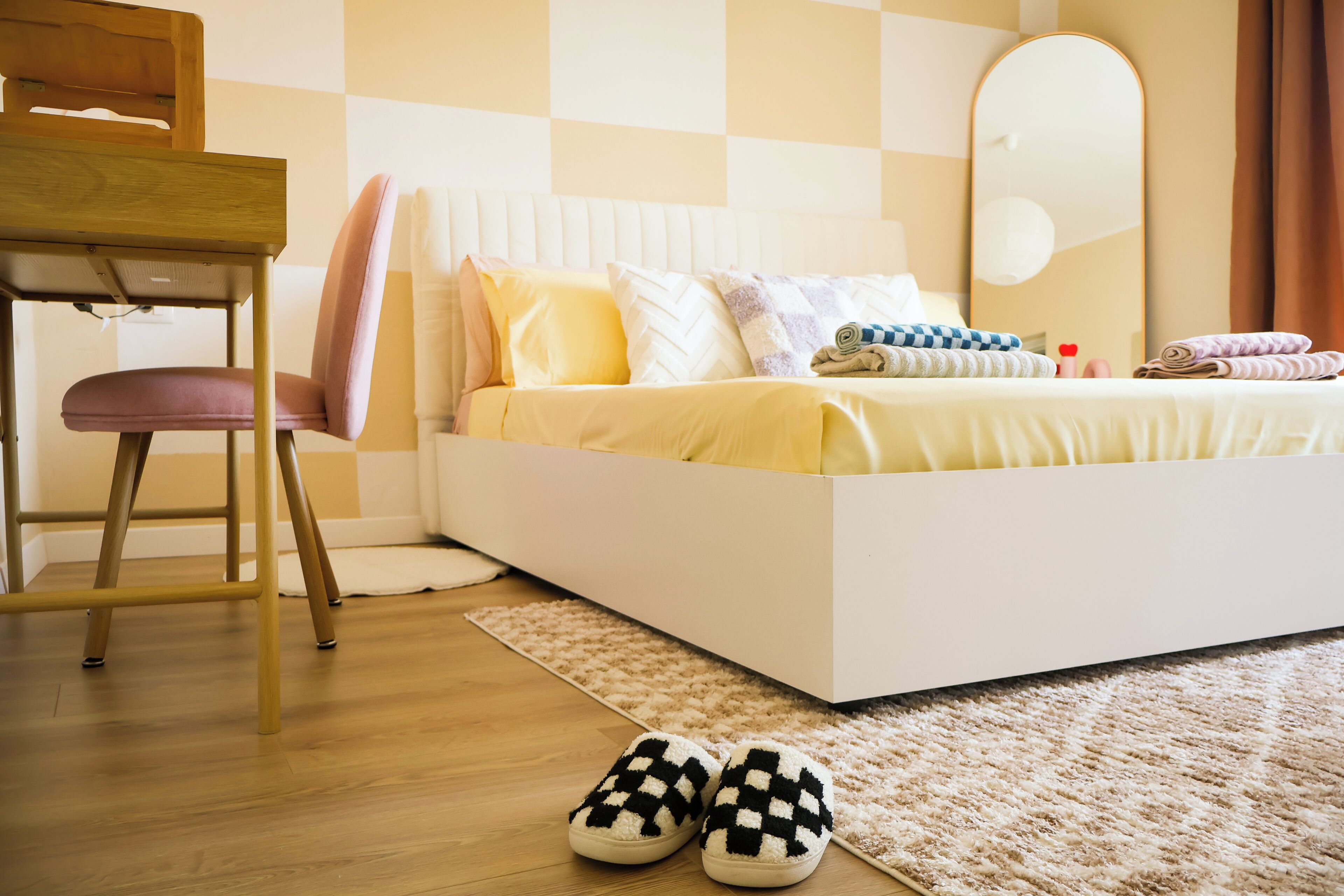 Iron/ironing board, WiFi, bed sheets