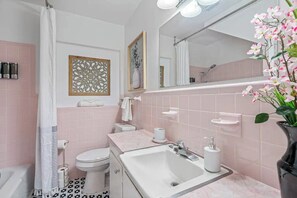 Handtücher, Seife, Toilettenpapier