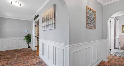 Charming 7-Bedroom Estate with AC & Resort-Style Pool – Winter Haven