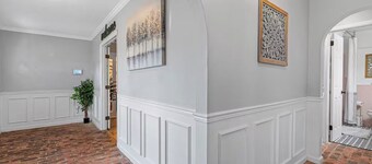 Charming 7-Bedroom Estate with AC & Resort-Style Pool – Winter Haven