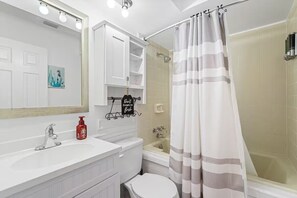 Handtücher, Seife, Toilettenpapier