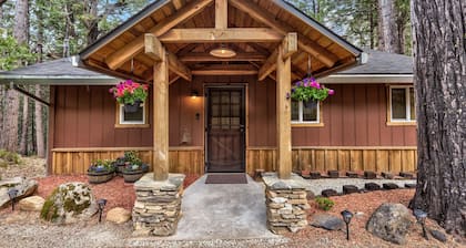 Modern Comfort at Ninis Cottage Fish Camp âą Steps from Yosemite
