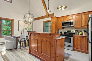 Coffee/tea maker, fridge, microwave, oven - Tremblant Prestige - Plateau 220-4 (Mont-Tremblant)