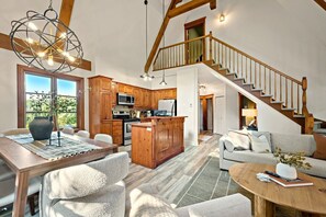 TV, fireplace, stereo - Tremblant Prestige - Plateau 220-4 (Mont-Tremblant)