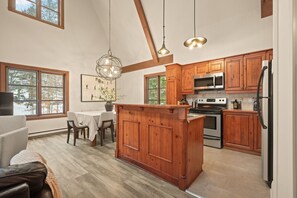 Fridge, microwave, oven, stovetop - Tremblant Prestige - Plateau 220-4 (Mont-Tremblant)