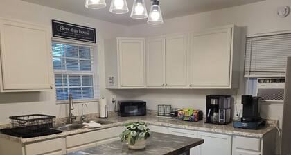 Charming 3-bedroom house in Tyler with AC comfort in Each Room!