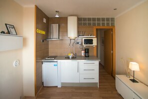 Frigorifero, microonde, macchina per tè/caffè